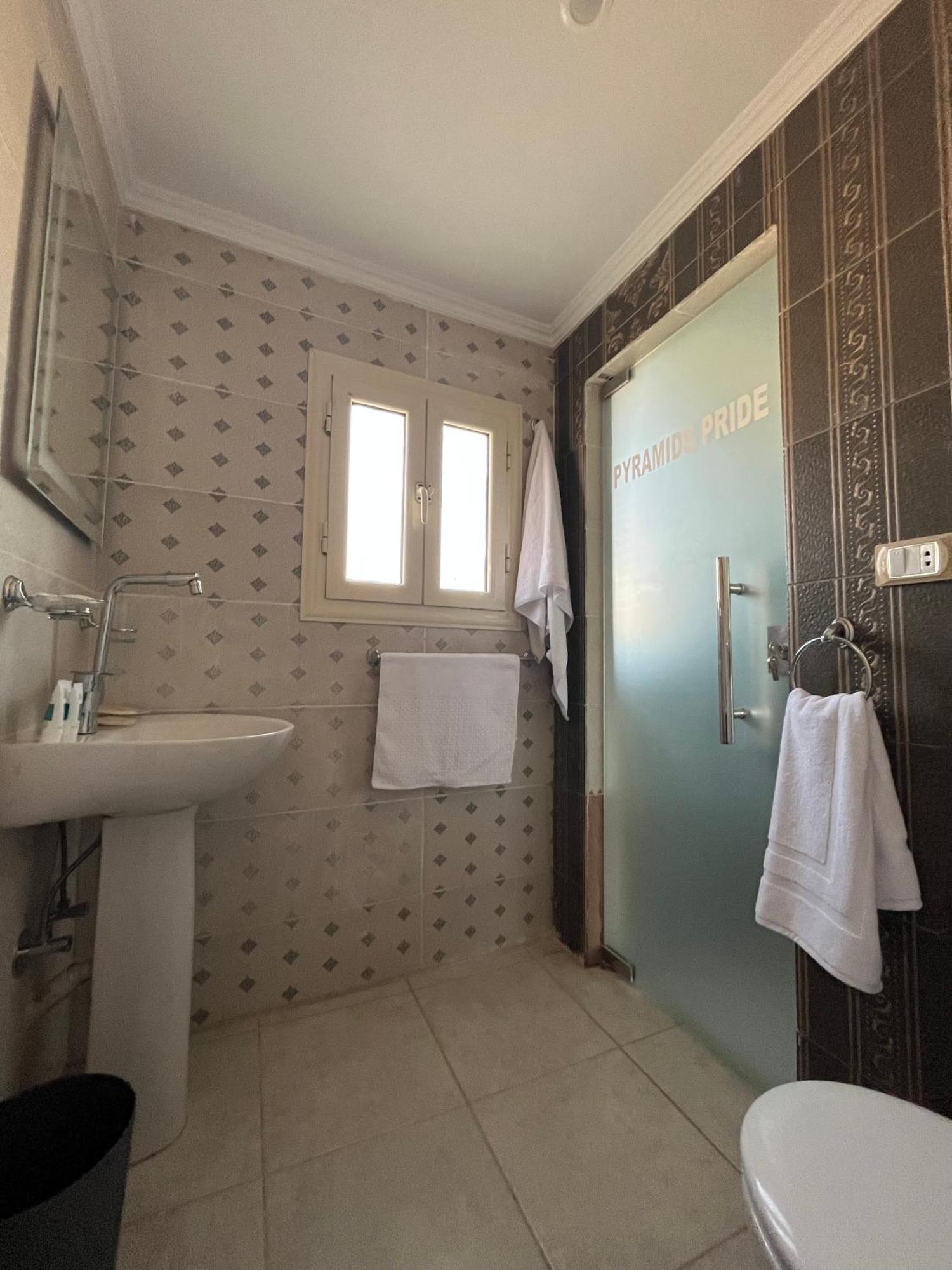 Pyramids Pride Inn Kafret el-Gabal Eksteriør billede